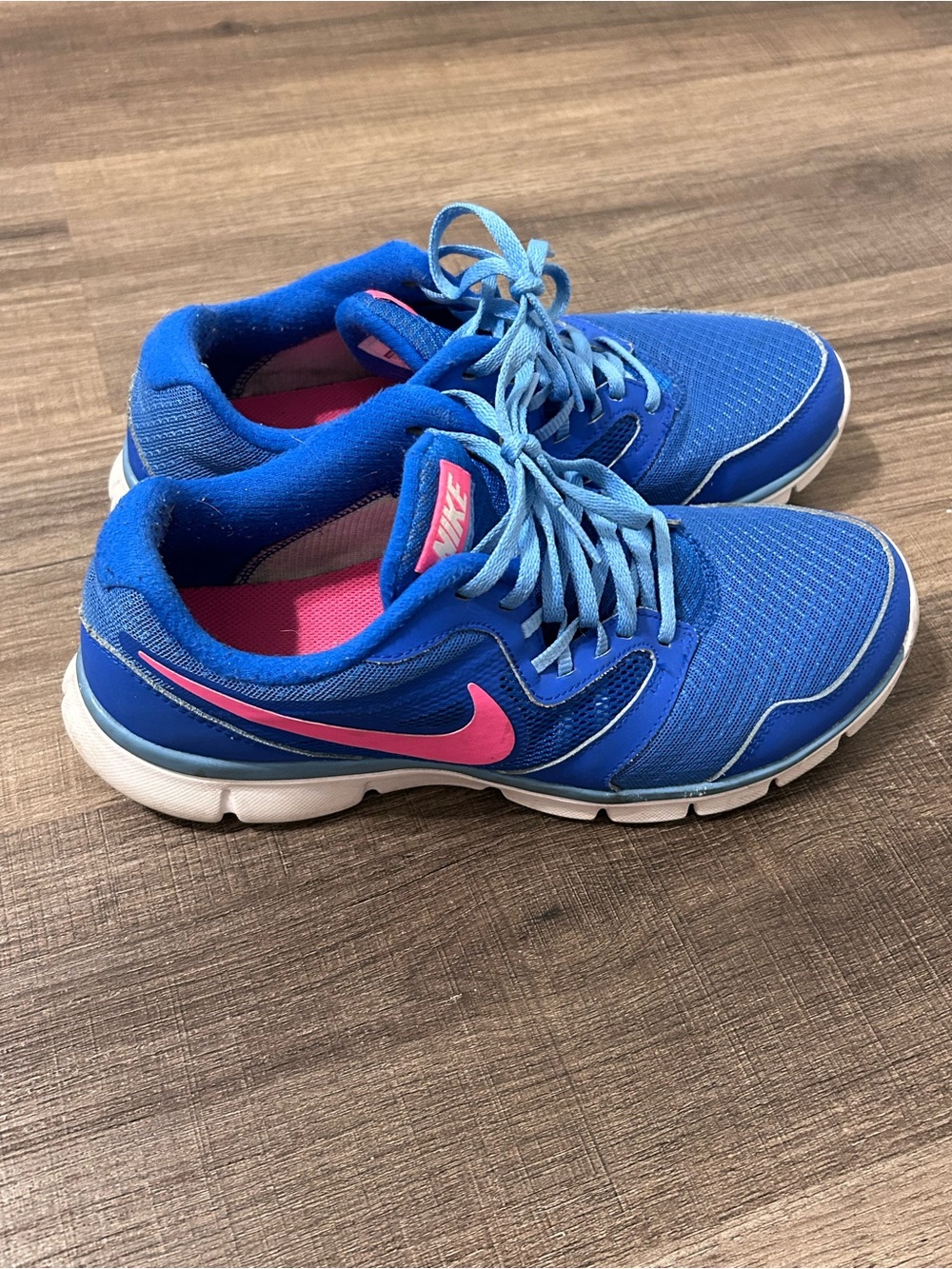 Nike Women’s Blue Athletic Sneakers with Pink Swoosh